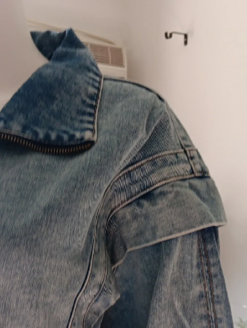 Cropped Blue Denim Zip-Front Jacket - Picture 12 of 16